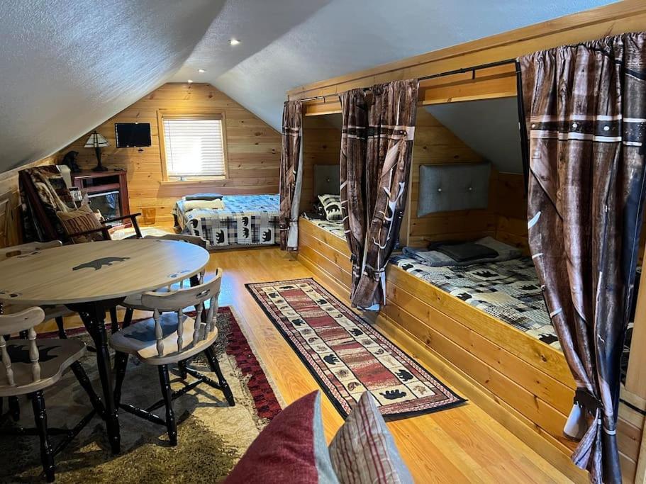 Cubs Den - Hot Tub- Walk To Lake- Fire Pit - Kayaks Oakland Екстериор снимка